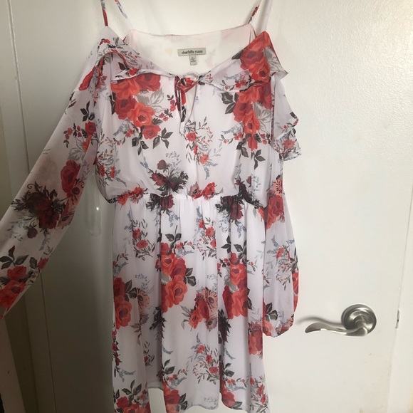 Flowy, Floral Summer Dress - Picture 2 of 8